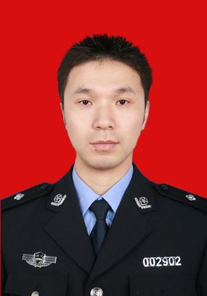 最美交警“表哥”葬礼，肇事者发誓赡养老人，万人送别